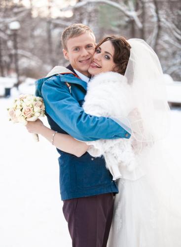 Newlywed couple hugging outdoor in winter
